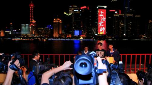 上?；ㄆ靗ed燈光幕墻廣告